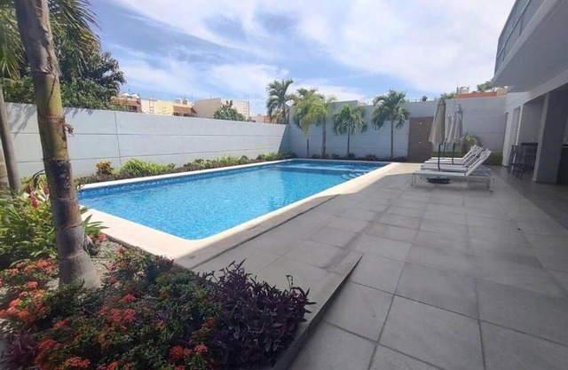 Departamento con alberca a unos pasos de la playa