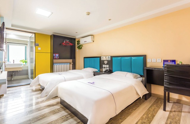 Dequan Hotel High-speed RailStation Stor