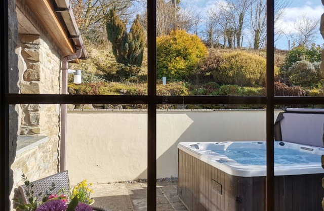 Deri'r Cwm - Two Bedroom House, Sleeps 4