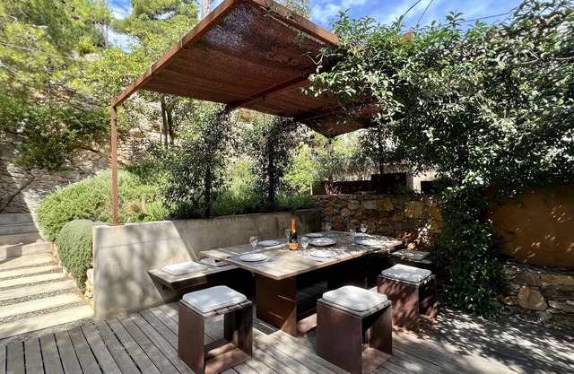 DESIGN HOUSE, 200m from the Beaches and Commerce * WIFI *