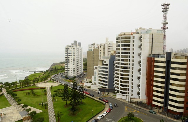 Designer Miraflores Apt with Ocean & Park Views