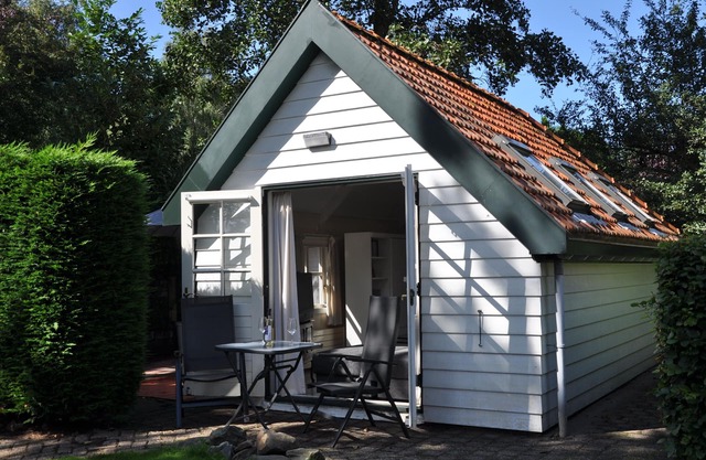 detached cottage with private terrace, 250 meters from center of Schoorl