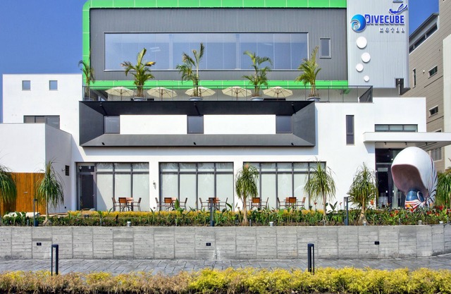 DiveCube Hotel
