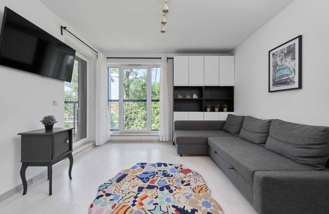 Dmowskiego 19G | Bright Apartment | Parking