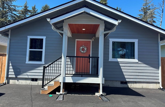 Dog-Friendly Coastal Home Near the Beach