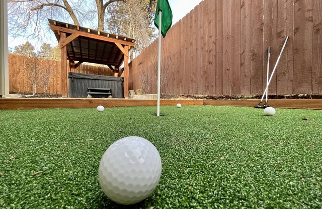 Dog friendly~Hot Tub~King Bed~Modern Construction