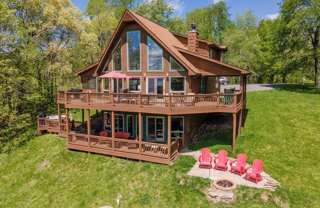 Dog Friendly Mountain Chalet w/Fireplaces & Hot Tub