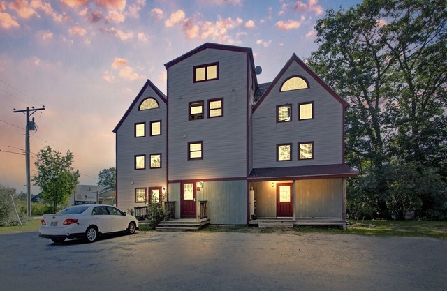 Dog Friendly! Simple And Cozy Apartment Just Mins To Loon Mountain And Waterville Valley 1 Bedroom Apts by Redawning