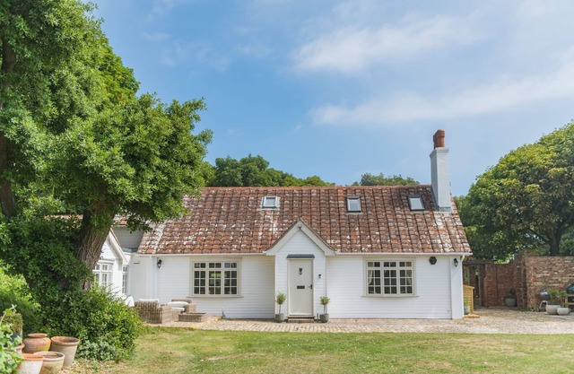 Dolphins Leap, St Margaret's at Cliffe