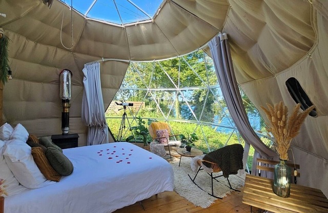 Dome with transparent roof, jacuzzi, telescope, rowing boat, 1h from Paris - RER station