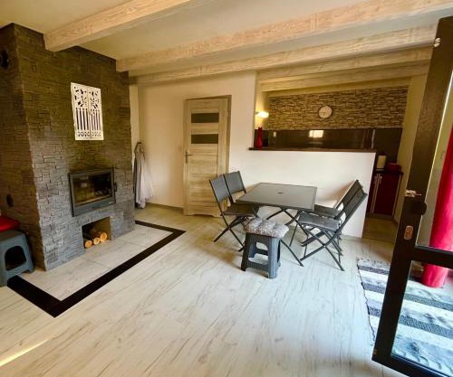 Domek na źródlanej polanie