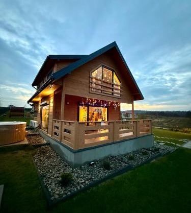 Domki nad jeziorem Dadaj