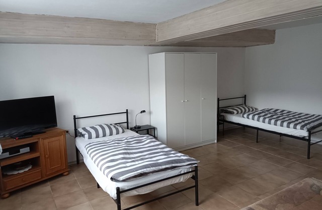 Double bed apartment with bathroom + cooking facilities in the anteroom