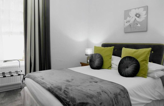 Double Superior Room Ensuite@Norton House Hotel