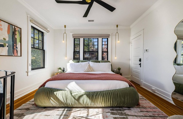 Downtown Funk: NEW Luxury Unit + Walk Downtown