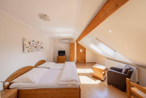 Downtown Studio with Garden