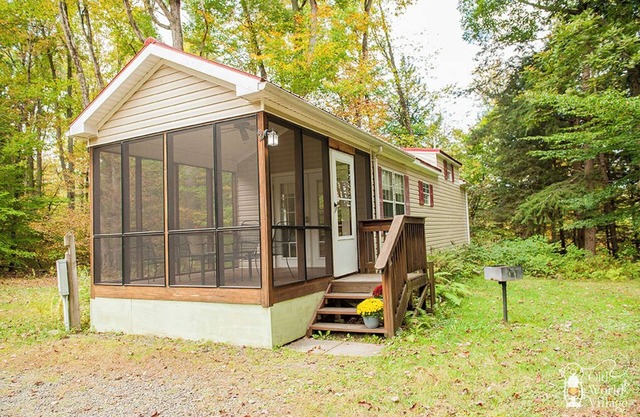 Dreams Park/All Star Getaway! Cottage #2- Old World Village