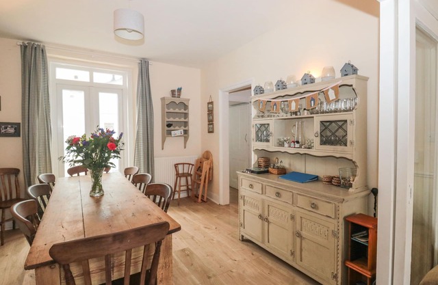 DUNHOLME HOUSE, pet friendly, character holiday cottage in Teignmouth