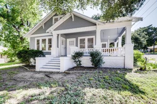 Easy Dtwn Access Restored 1930s Brenham Retreat