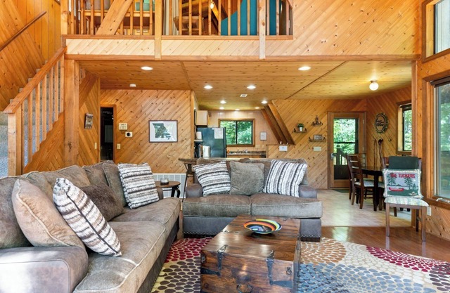 Edgewater Escape w/Hot Tub by StayLage