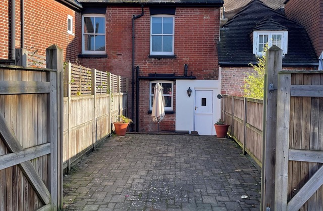 Eighty-Eight, Cathedral View with Private Parking & EV Charger