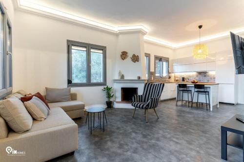 Elea House With a Garden Full Of Trees