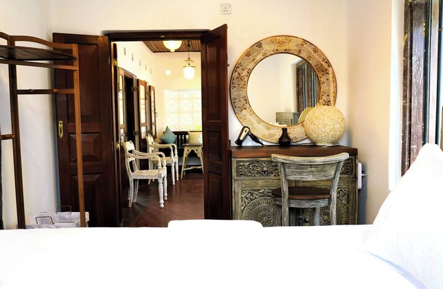 Elegant Accommodate - Comfortable Amenities - Prime Location - Delightful Dining