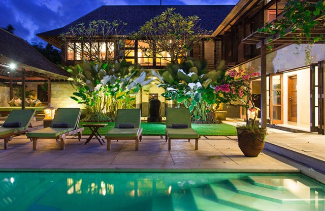 Elegant Coastal Villa with Jacuzzi – Bali Villa 1111