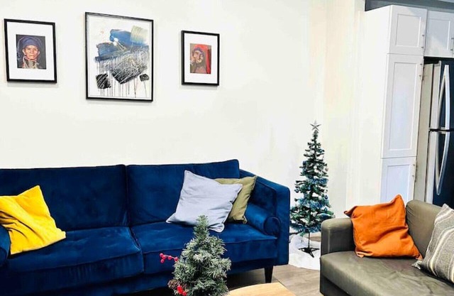 Elegant & Modern 4-Bedroom Retreat in Mercier-Hochelaga | Comfort & Convenience