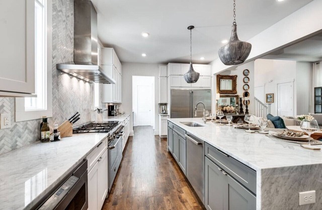 Elegant & Spacious Furnished w/Garage+Fenced Yard