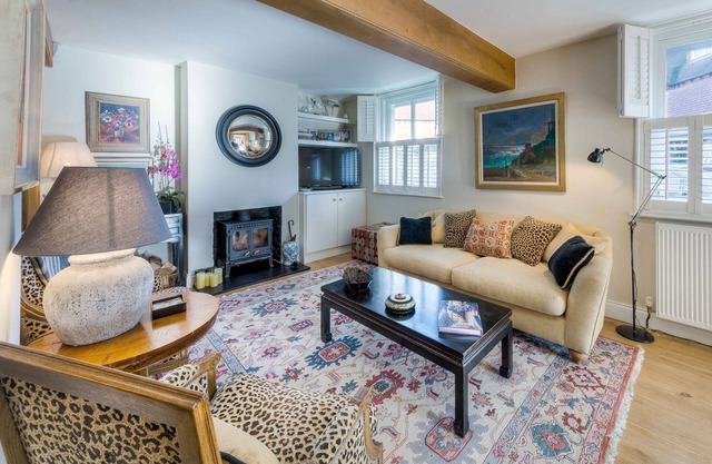 Elegant townhouse with private parking