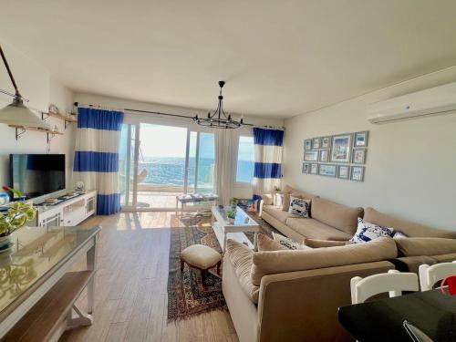 Elegant Unique Beachfront Apartment