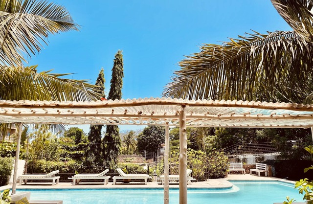 Elna's Haven - 4BR All ensuite villa in a private compound. Wifi, Swimming Pool