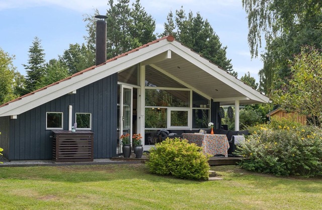 "Emelita" - 175m from the sea by Interhome