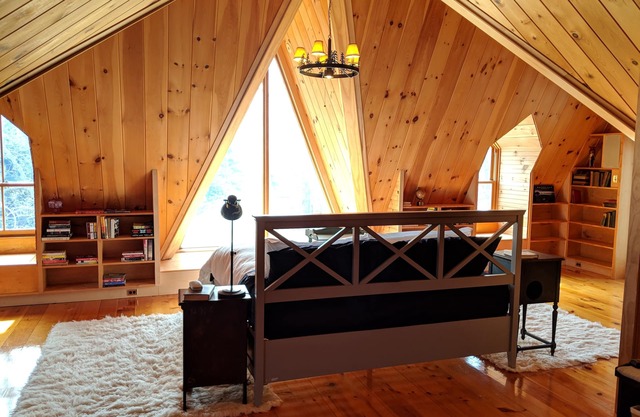 Enchanting Home only moments from PRIVATE BEACH on Historic Gerrish Island.