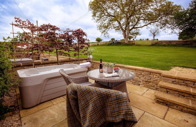 Enchanting Retreat at Gardener's Cottage: A Romantic Country Hideaway