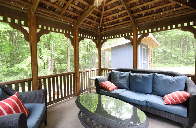 Enjoy a Cozy White Mountain Adventure at this Private Single-Family Home! (MV118C)