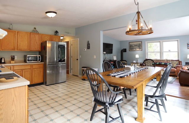 Enjoy a Cozy White Mountain Adventure at this Private, Pet Friendly Home! (BR76C)