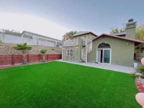 Entire Upstairs with 4 Bedrooms, 2 Baths and private entrance