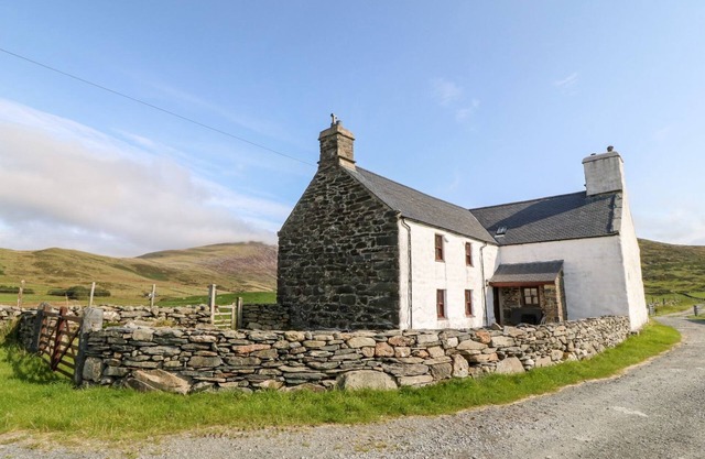 EREINIOG 2, family friendly, character holiday cottage in Tremadog