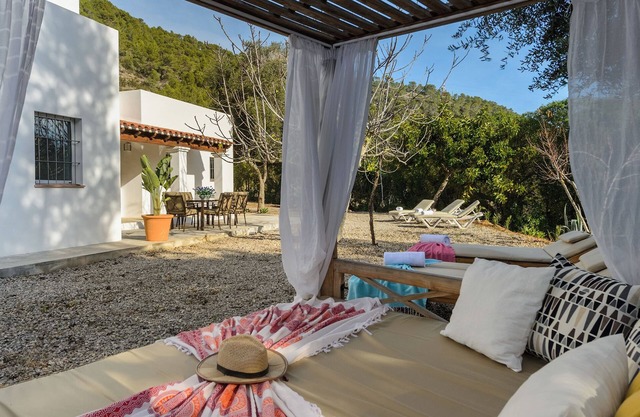 ES RECES, MODERN HOUSE IN THE COUNTRYSIDE