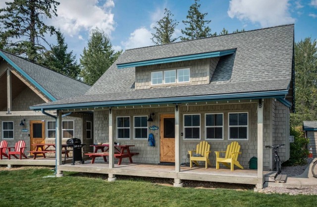 Escape the everyday at this peaceful retreat near the water. Perfect for families seeking relaxation, outdoor fun, and lakeside charm.