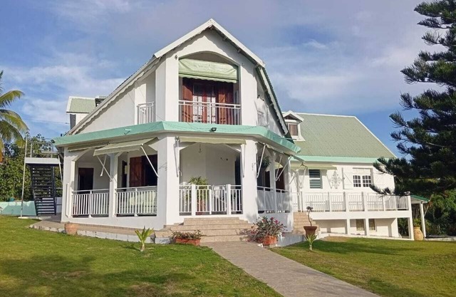 Escape to Calm: A Haven of Peace for a Restful Stay in Marie Galante