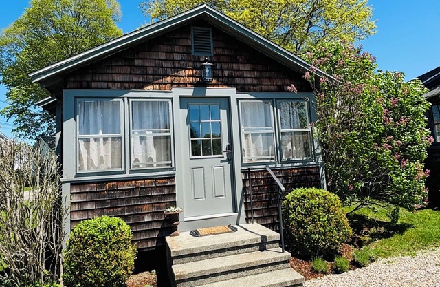 Escape to Your Tranquil Seaside Retreat at Clinton Beach Bungalows