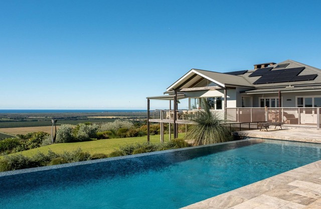 Escarpment House - ocean views and stunning location
