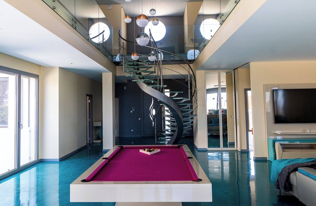 Exceptionally spacious 5 bed villa with swimming pool, snooker table - 155319/AL