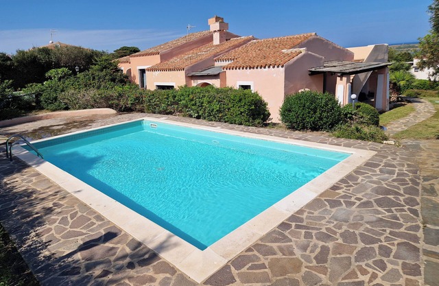 Exclusive Iris villa with garden and private pool, 6 p.l.