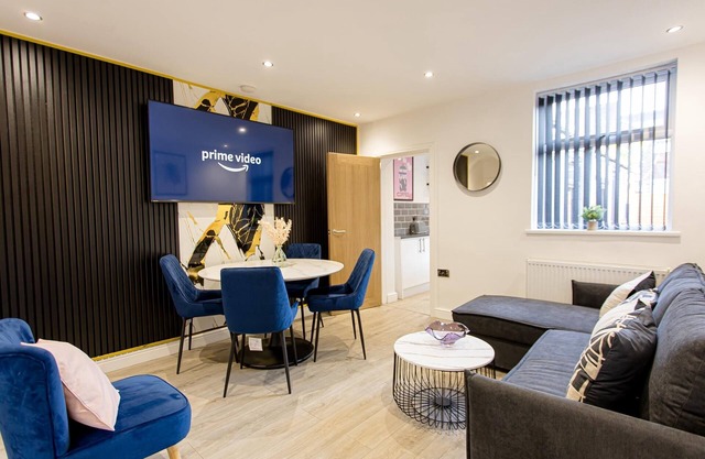 EXCLUSIVE MODERN NEWLY REFURBISHED HOME/CENTRAL LOCATION