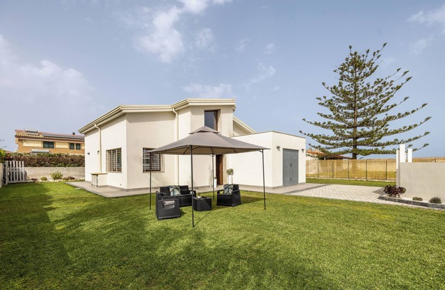 Exclusive villa with garden near the sea