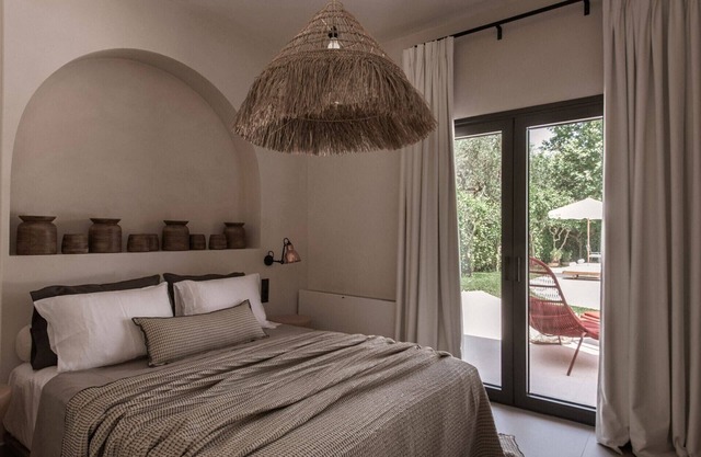 Exclusive Zakhyntos Villa | Villa Naias | 6 Bedrooms | Private Pool | Beautiful Mountain Views | BBQ | Parking Area | Lagopodo